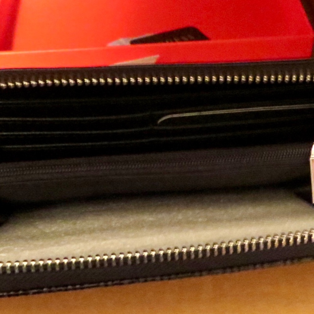 NWT Black Guess Wallet with Vegan Leather - Picture 6 of 7